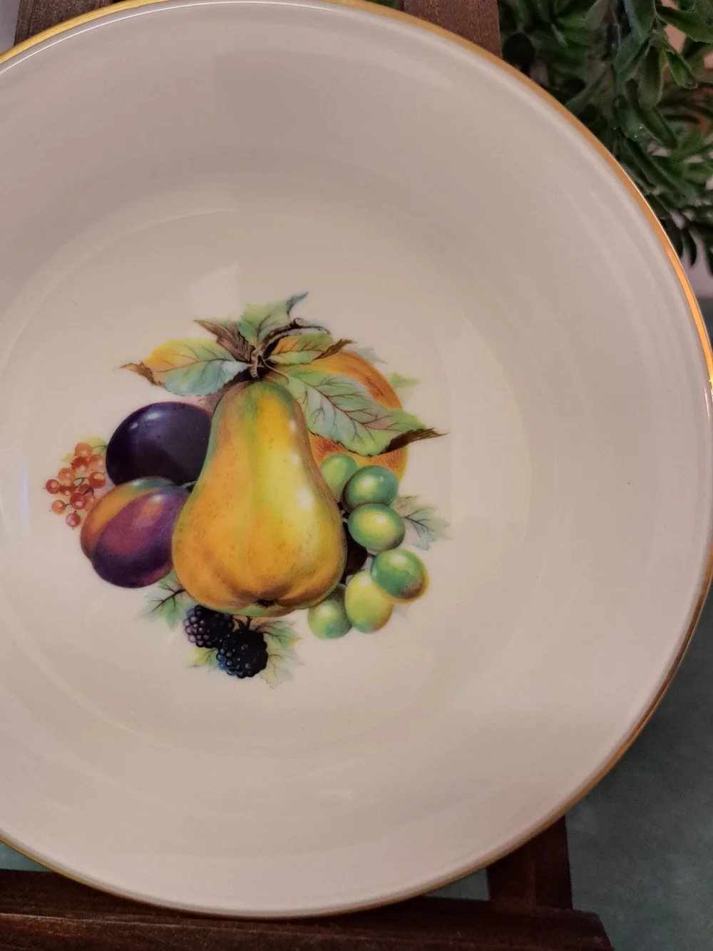 Lenox Cream Plate with Gold Rim and Fruit Centerpiece